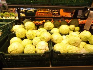 când se strică, varza românească pute la fel de tare ca varza din import