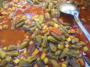 Lantulalimentar.ro în Piața Amzei – București: Un turc din orașul Mersin pune pe masa clienților carne de vită tranșată în Vrancea și gătită de un bucătar sosit din Adana