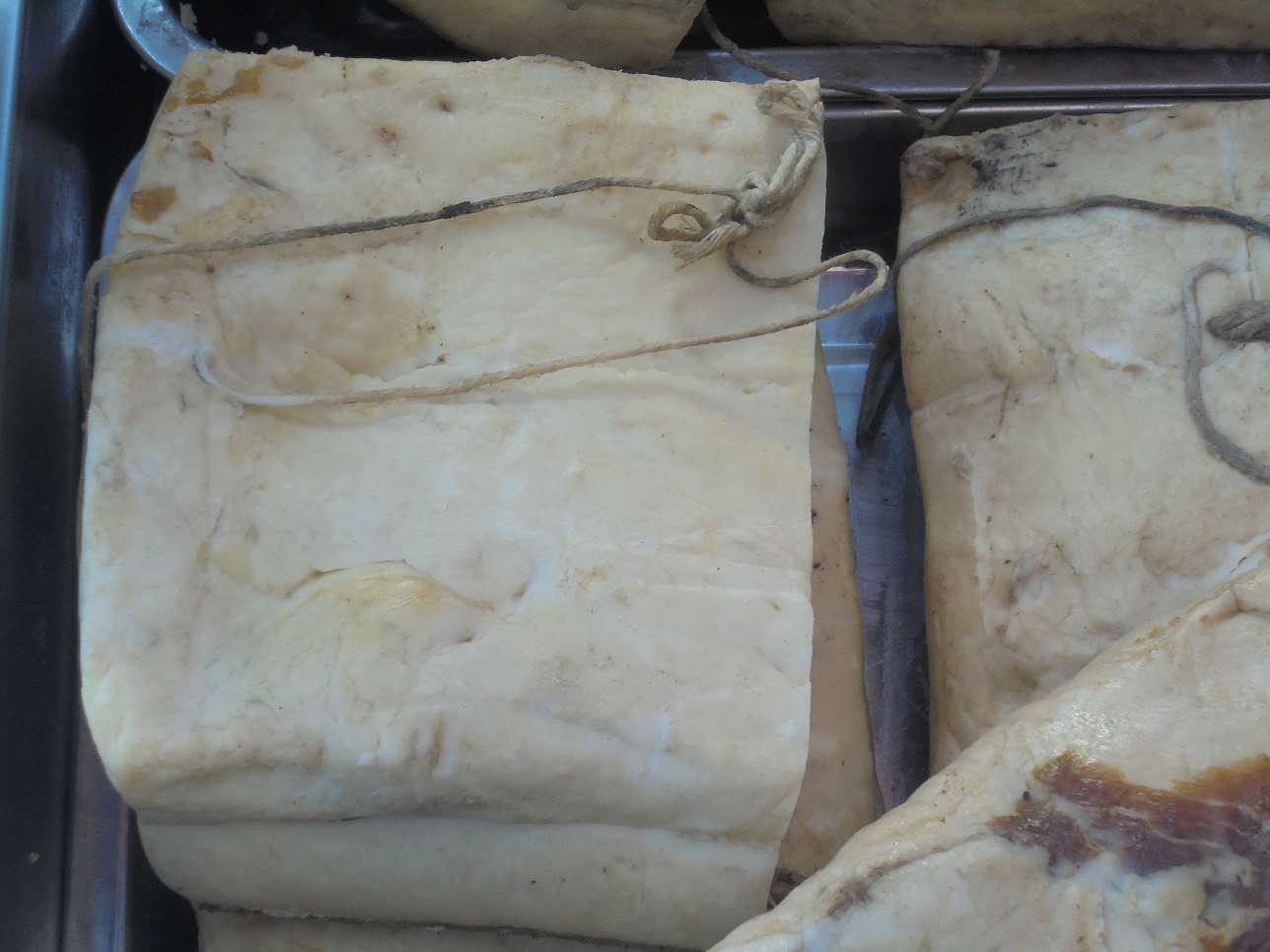 Un fost vânzător de gresie și faianță a ajuns cel mai mare crescător de Mangalița din județul Sibiu; cu preparatele sale, câteva restaurante oferă meniuri exclusive