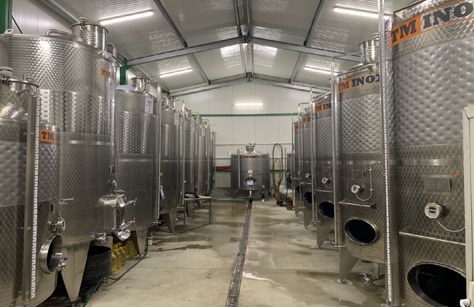 Cramele românești se digitalizează! Casa de vinuri ZAIG din Teaca, județul Bistrița Năsăud, a expediat primele sticle, prin curierat, la București, în urma unei comenzi primite on line