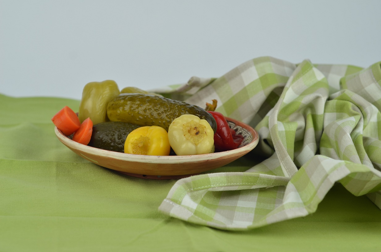 Un antreprenor din București a construit o fabrică de murături în județul Dâmbovița, iar produsele sale ajung, în prezent, pe rafturile hypermarketurilor din toată țara