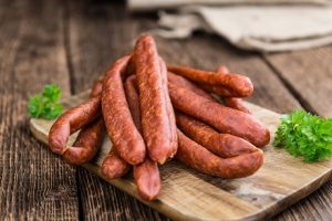 Despre cărnuri și mezeluri sau cum ciocnirea unui adevăr statistic cu o teză propagandistică provoacă o fractură logică