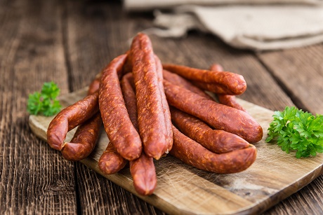 Despre cărnuri și mezeluri sau cum ciocnirea unui adevăr statistic cu o teză propagandistică provoacă o fractură logică