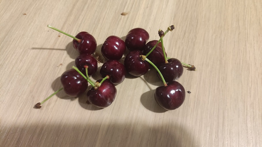 samburii-de-cirese-contin-amigdalina-care-in-stomac-se-poate-transforma-in-cianura-doza-periculoasa