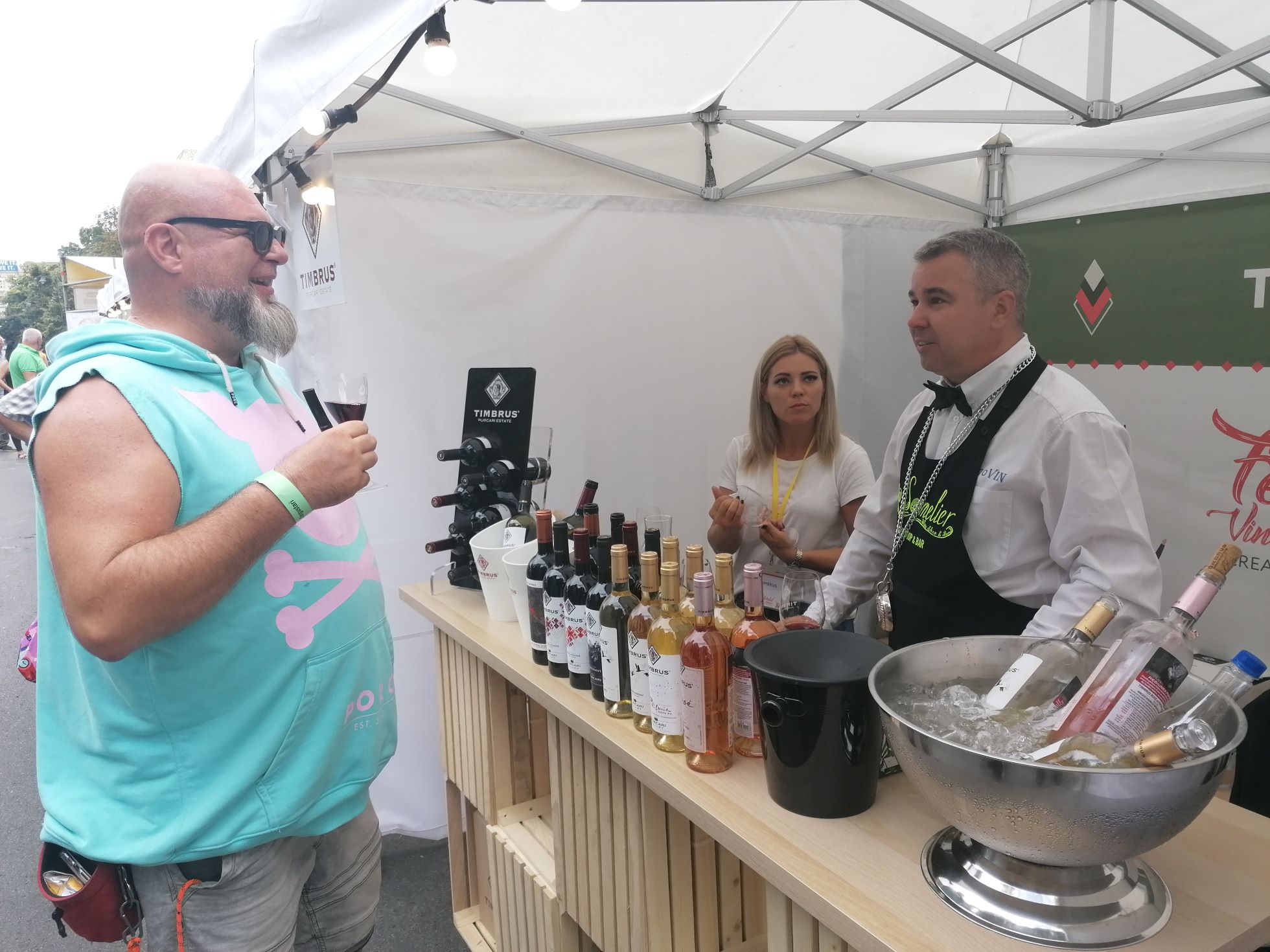 Vinurile de peste Prut, degustate la București, pe șoseaua Kiseleff, ajutorul codului QR