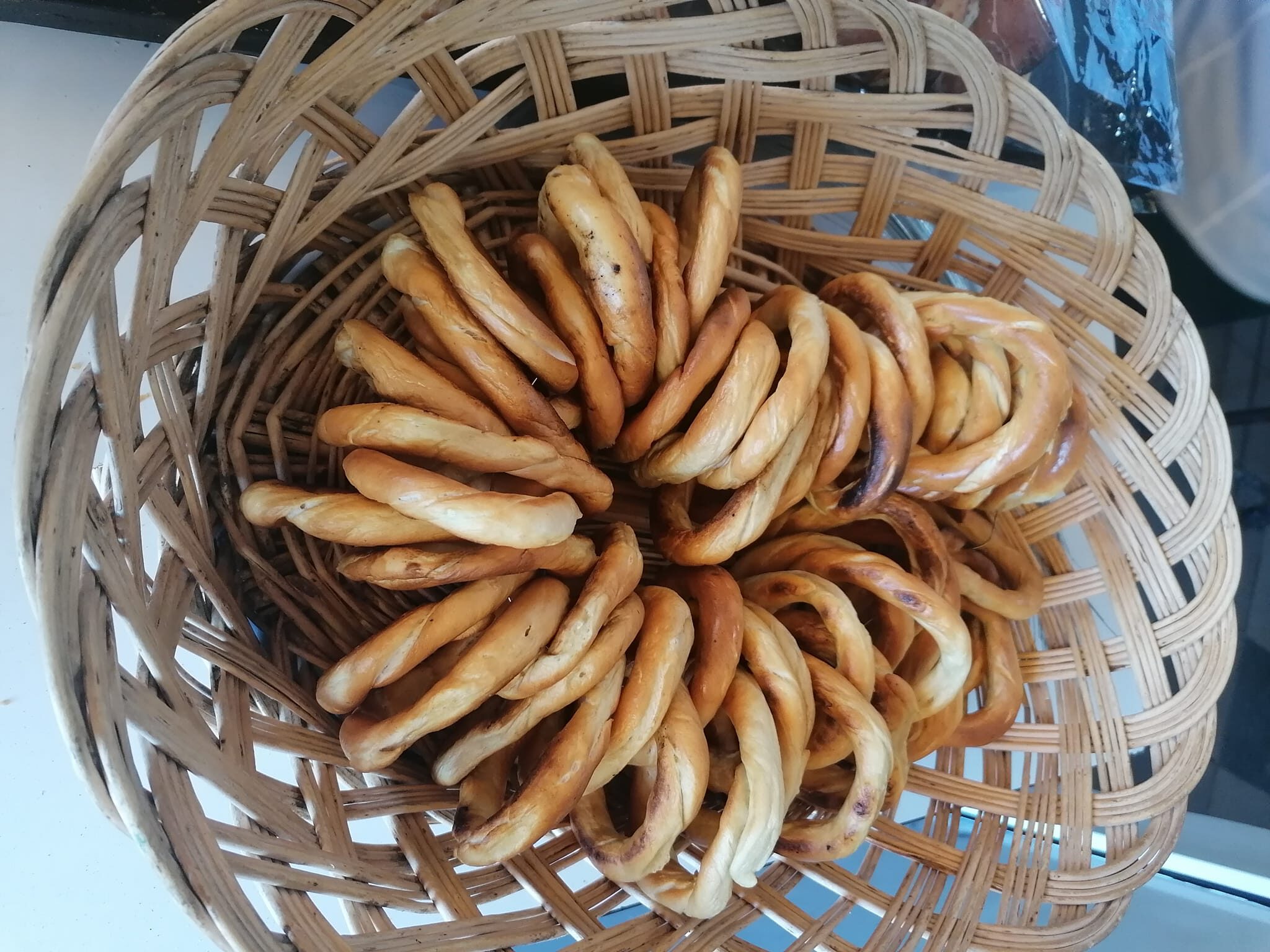 COVRIGII DE BUZĂU CĂLĂTORI: ”cumpăr 350 de bucăți să le trimit la Timișoara”