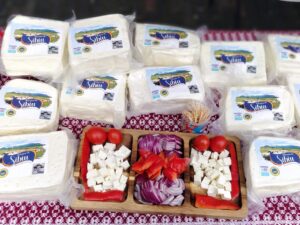 Telemeaua de Sibiu, Magiunul de Topoloveni și Plăcinta Dobrogeană, produse românești cu recunoaștere europeană I.G.P., degustate în ograda Ministerului Agriculturii