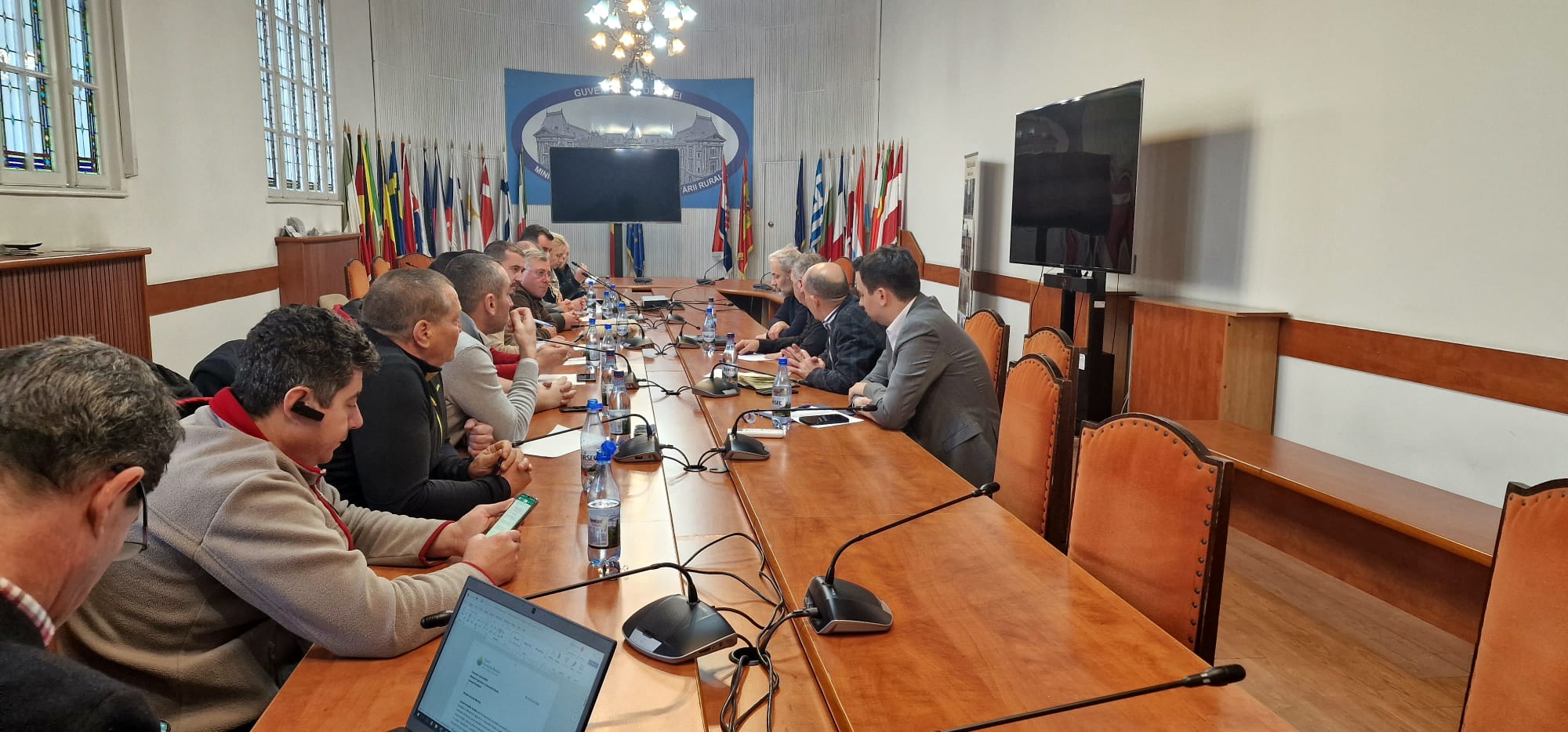 Proces verbal încheiat între reprezentanții fermierilor protestatari și MADR; fermierii cer 100 euro/ha pentru culturile din toamna anului 2022