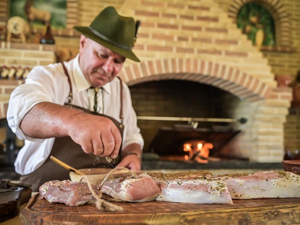 aomania atractiva, bucataria traditionala, romania