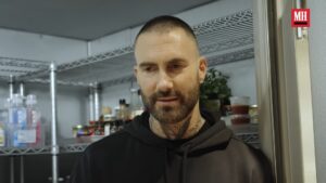 adam levine, fructe, legume, ardei grasi