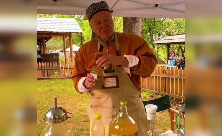 ion bodnariu, apicultor, inginer, albina