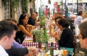 consum turisti restaurante supermarket