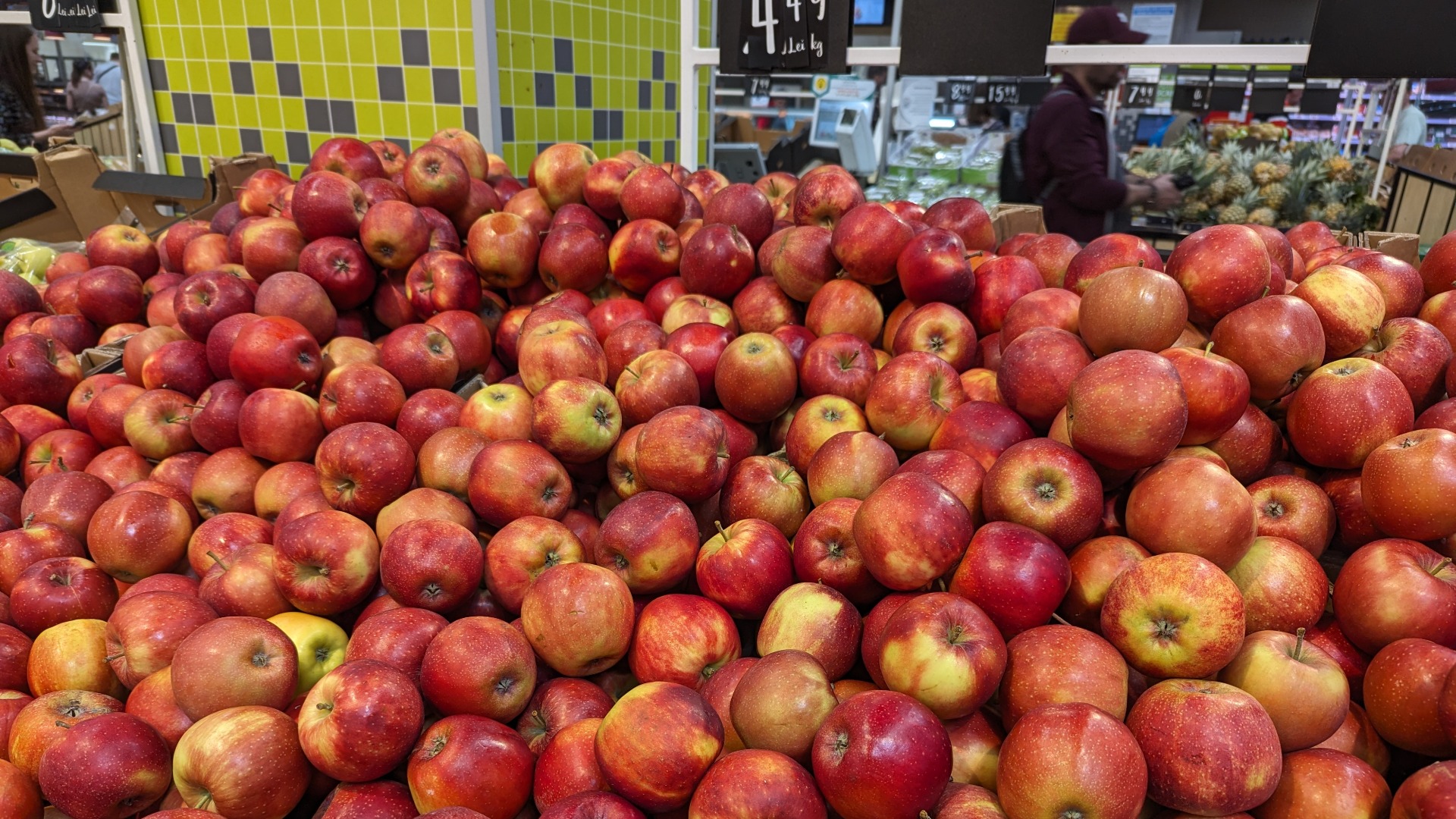 Comisia Europeana, bani, fructe, legume, vin