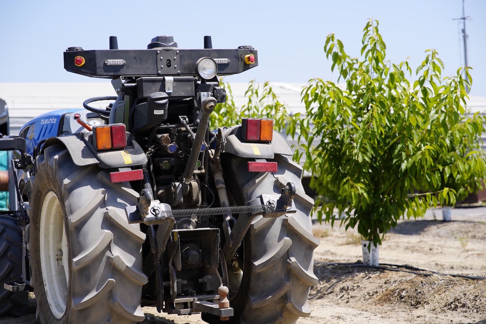 tractor, tractor autonom, tractoristi, bluewhite