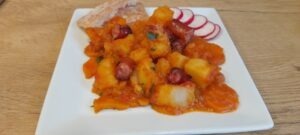 tocanita cartofi, guiso, Spania, retete, retetele Juanitei, cartofi, morcovi, carnati