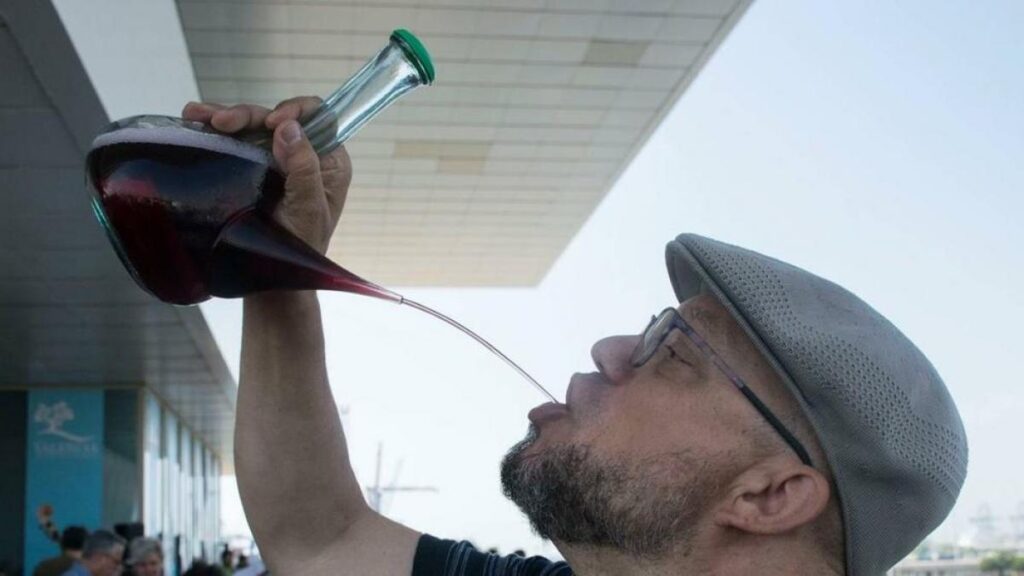 pbiceiuri cidate, mancat, baut, furculita, cutit, pahar, sticla, betisoare, cana