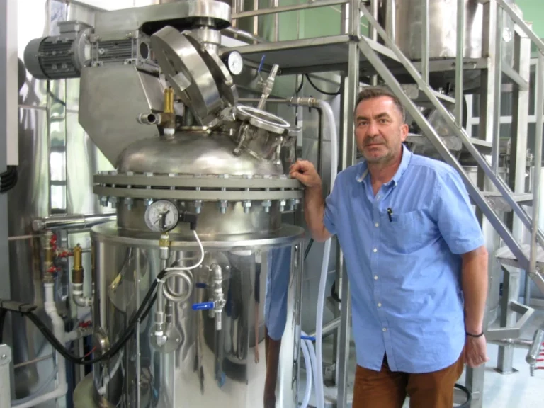 rețeta de bragă rețetă nouă antrepenor român premiat cu aur braga la Galati braga la dozator Ugal Invent tehnologie noua pentru braga retea de distributie braga braga din grau intreg