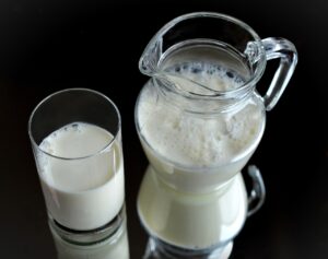Virisul gripei aviare a rămas în laptele pasteurizat 15 secunde