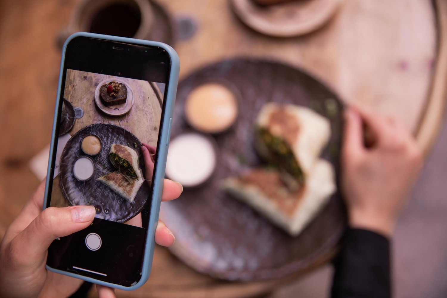 Recenzii negative create de inteligența artrificială