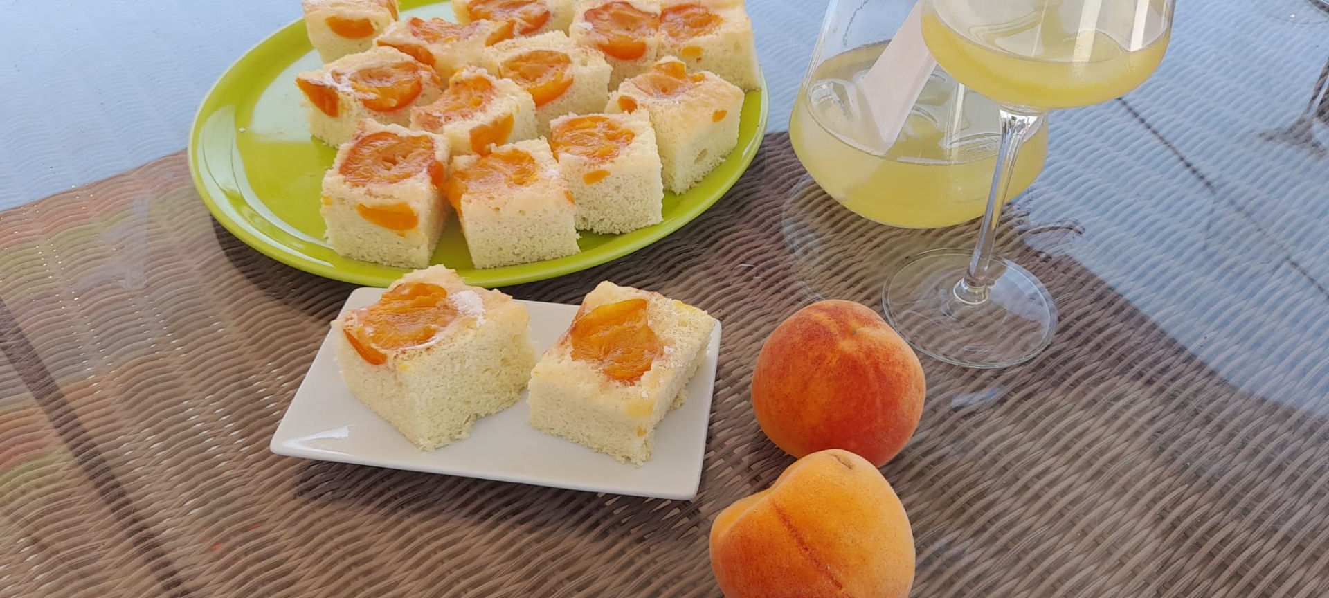 pandispan cu caise, foodlife, retete, retetele Juanitei, pandispan, desert