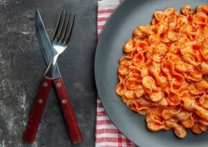 reteta de paste rapida paste cu sos de ardei reteta de paste de vara sos de ardei si urda sos rapid pentru paste sos de ardei pentru paste