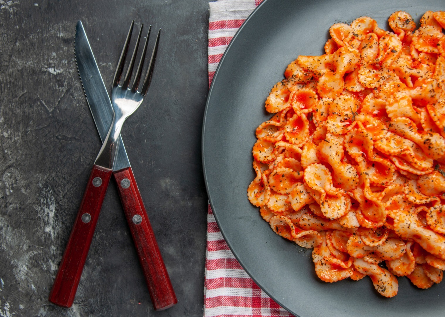 reteta de paste rapida paste cu sos de ardei reteta de paste de vara sos de ardei si urda sos rapid pentru paste sos de ardei pentru paste