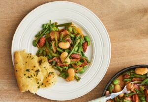 Rețetă fasole cu șuncă și chorizo