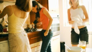 sunt student ce mananc, ioana, bucatarie, camin