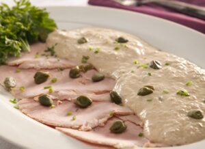 carne de vita rece cu sos de ton friptura de vita rece garnitura de dovlecei marinati cu lamaie pranzul de duminica vita in stil italian vitello tonnato reteta reteta italiana de vara