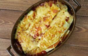 reteta cu dovlecei si cartofi, caserola cu dovlecei si cartofi, caserola in tigaie, caserola fara cuptor, comfort food, caserola cu legume si branzeturi mancare la pachet