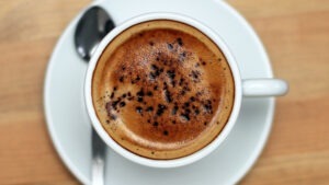 cacaoa poate inlocui cafeaua de dimineata sau poate fi consumata ca o gustare
