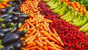 Europenii consumă fructe și legume mai puțin decât recomandă Organizația Mondială a Sănătății.