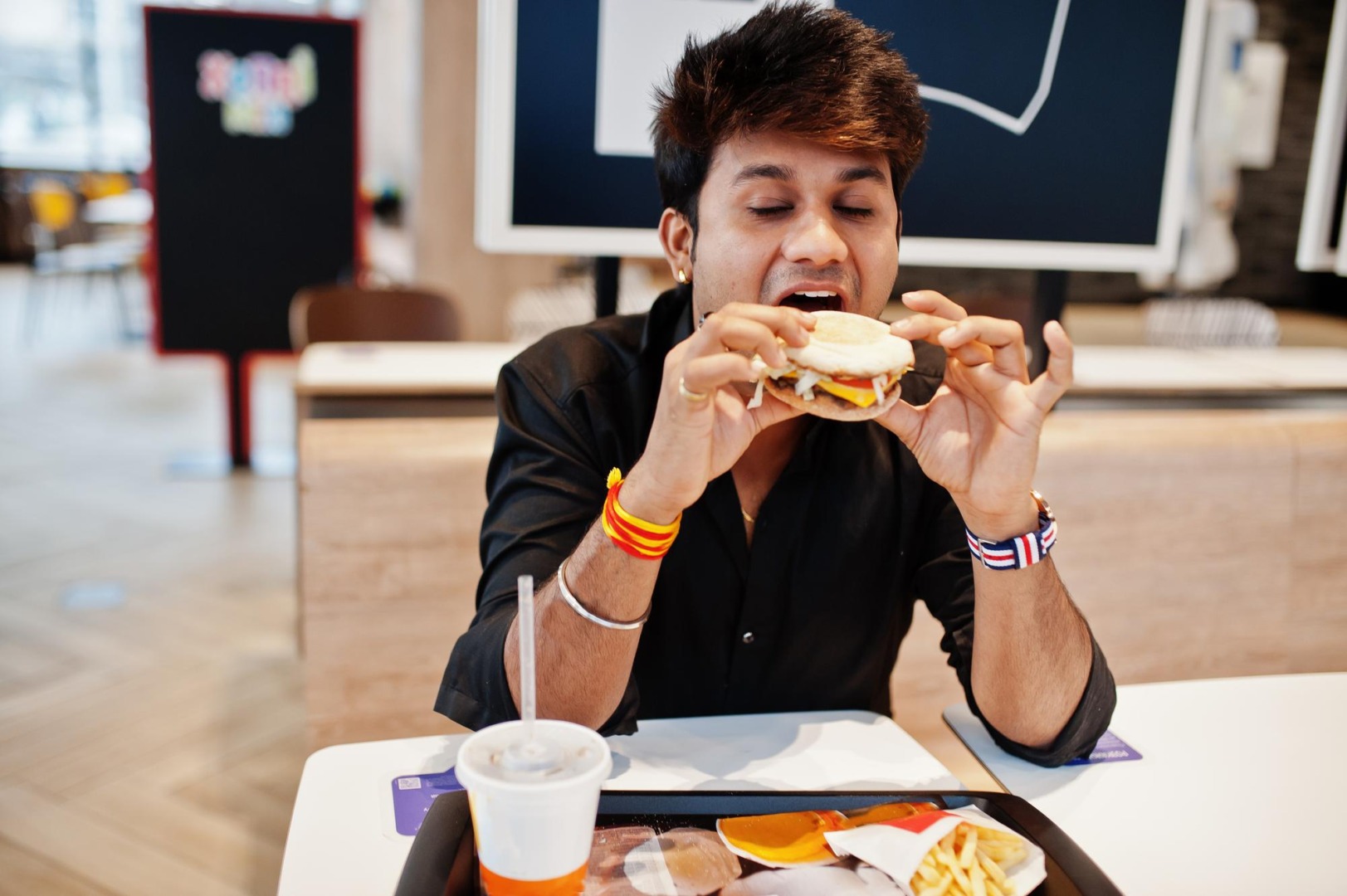 Mindful eating mâncatul conștient este cheia pentru a nu mai ingera impulsiv alimentele, mănânci din cauza anxietății sau cu anxietate