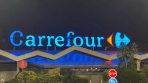 carrefour se reorganizeaza