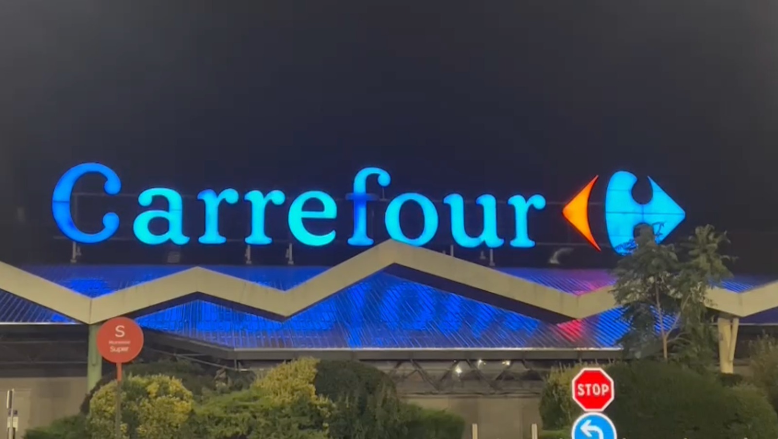 carrefour se reorganizeaza