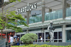 starbucks-inchide-unele-locatii-din-sua-si-marea-britanie-austria-elvetia
