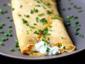 omletă din albusuri cu ierburi aromatice