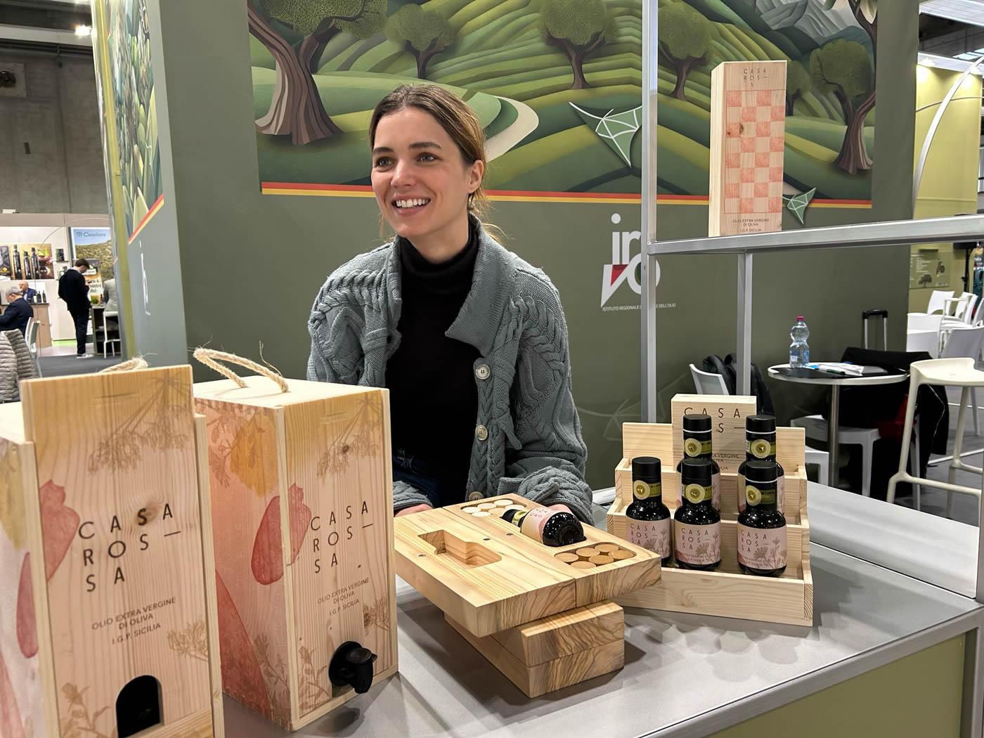 ulei de masline actrita Miss Italia Casa Rossa Sicilia proiect agricol