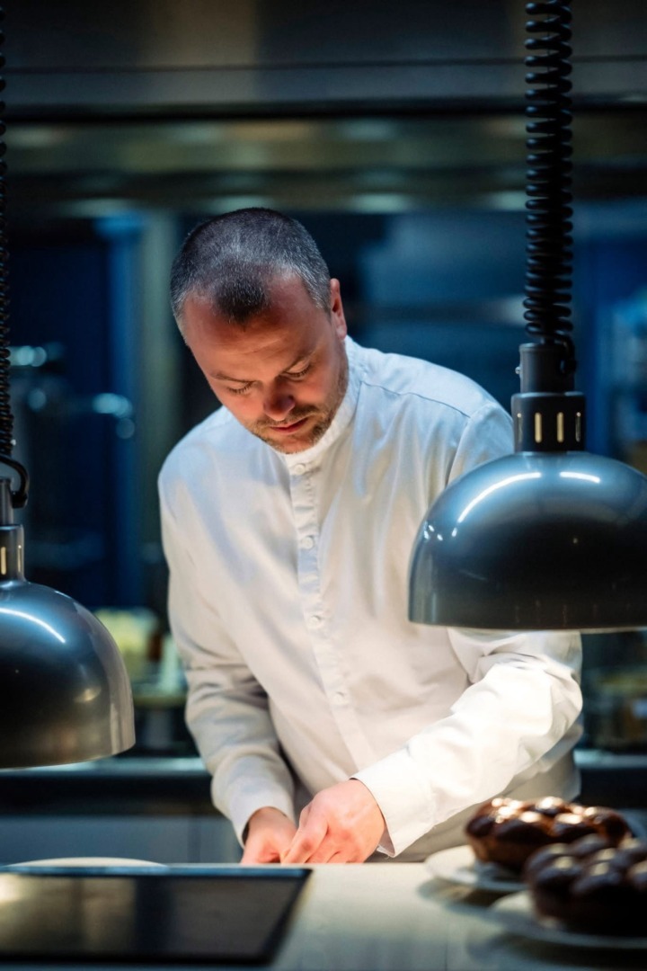 Chef Mark Lundgaard, în bucătărie