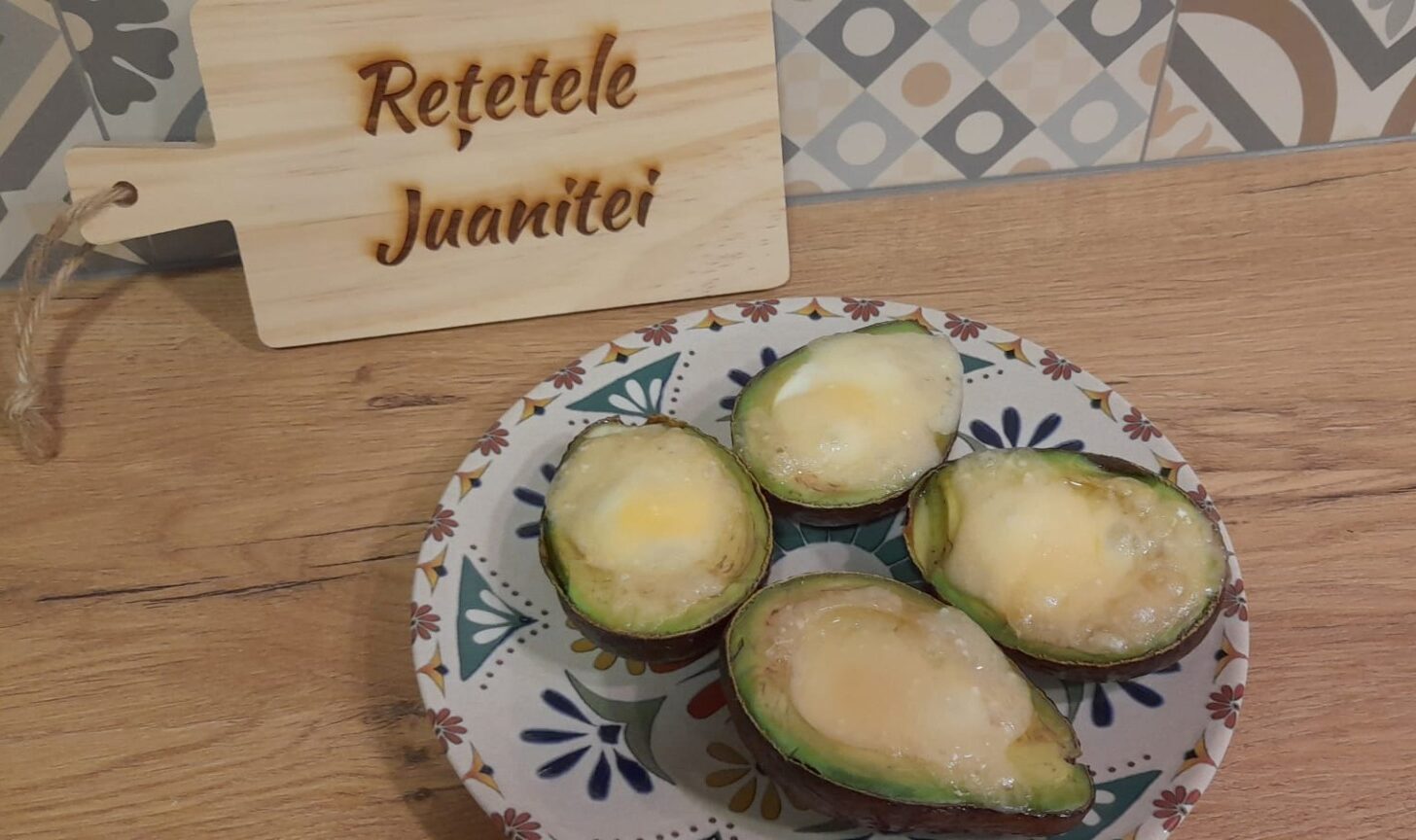 avocado cu oua si parmezan