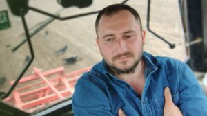 Fermierul Alex Merka din Hunedoara cultivă cartofi