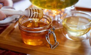 apa calda cu lamaie BUN