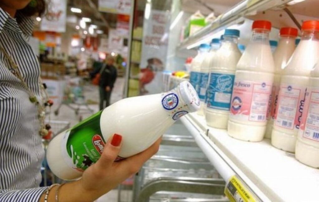 avertismente contra inselatoriilor impotriva varstinicilor pe sticlele de lapte