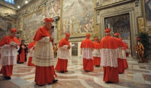 cum iau masa cardinalii din conclav, complet izolati de exterior