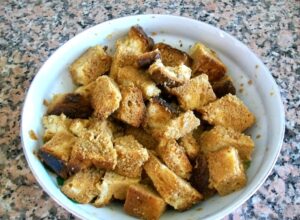 tort de inghetata din iaurt cu cozonac