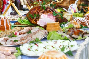 riscurile pentru animale dacă mânâncă mâncare de pe masa de Paște