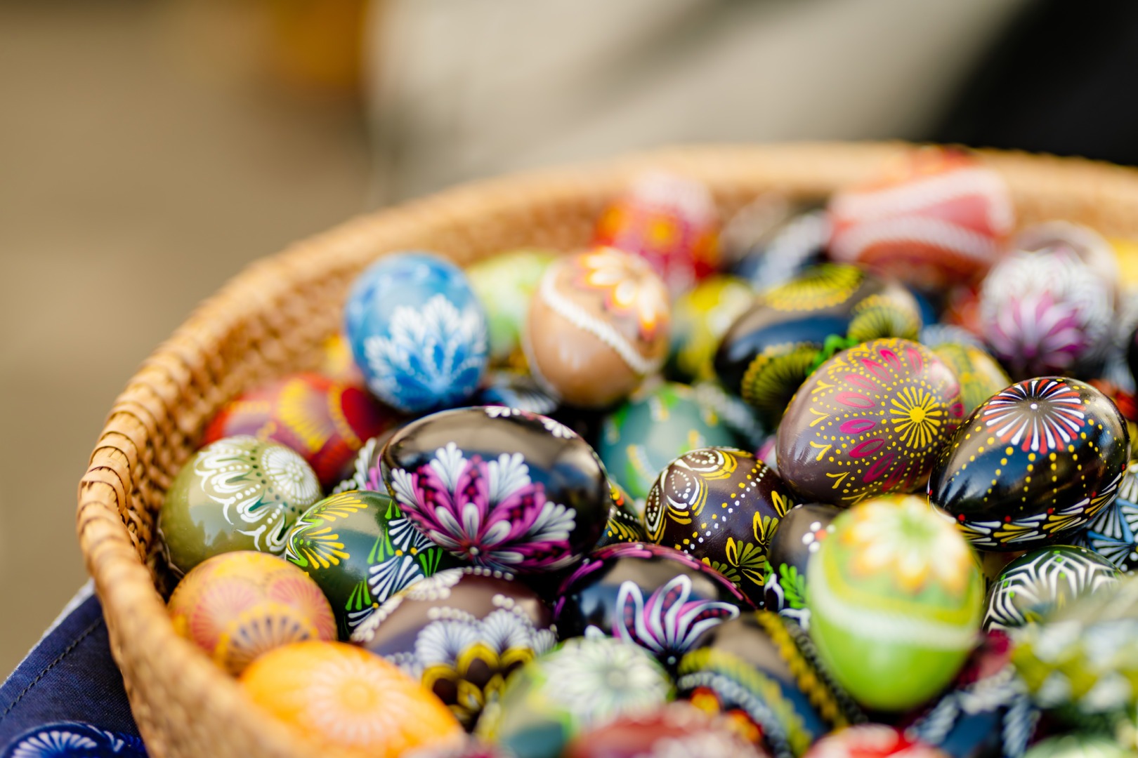 Ouăle de Paște sunt puse in coșarcă pentru sfințit