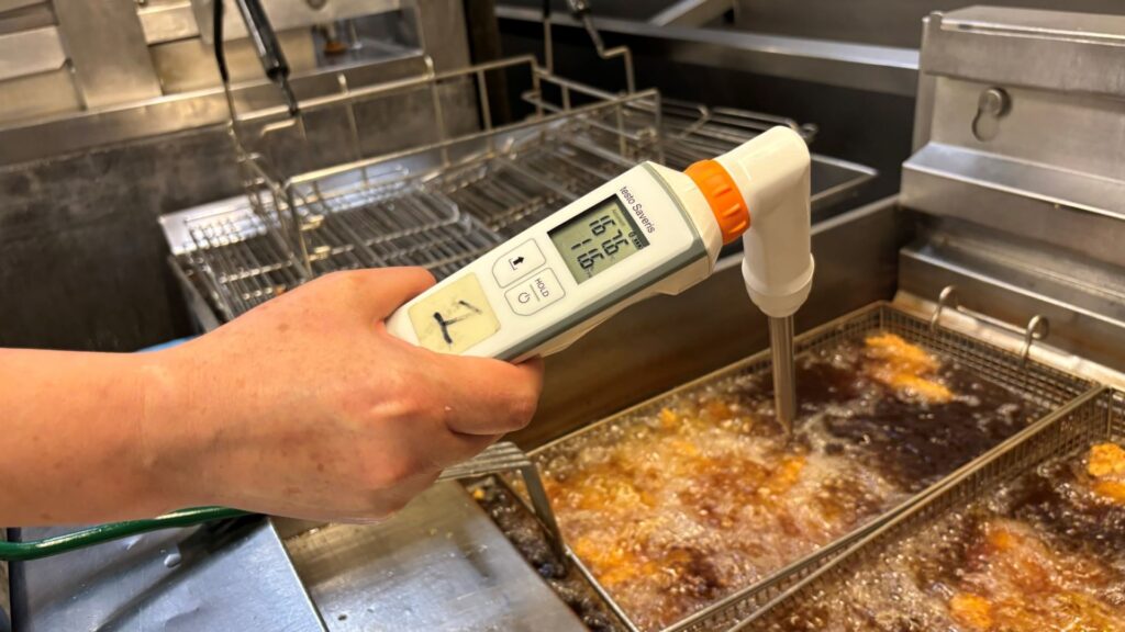 uleiul de gatit la kfc schimbat de 6 ori pe zi