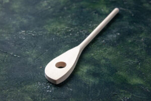 La ce folosește lingura cu gaură