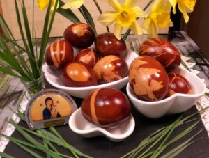 Soție de preot în Catalonia Ioana Toader păstrează tradițiile de Paște de acasă din Bistrița Năsăud